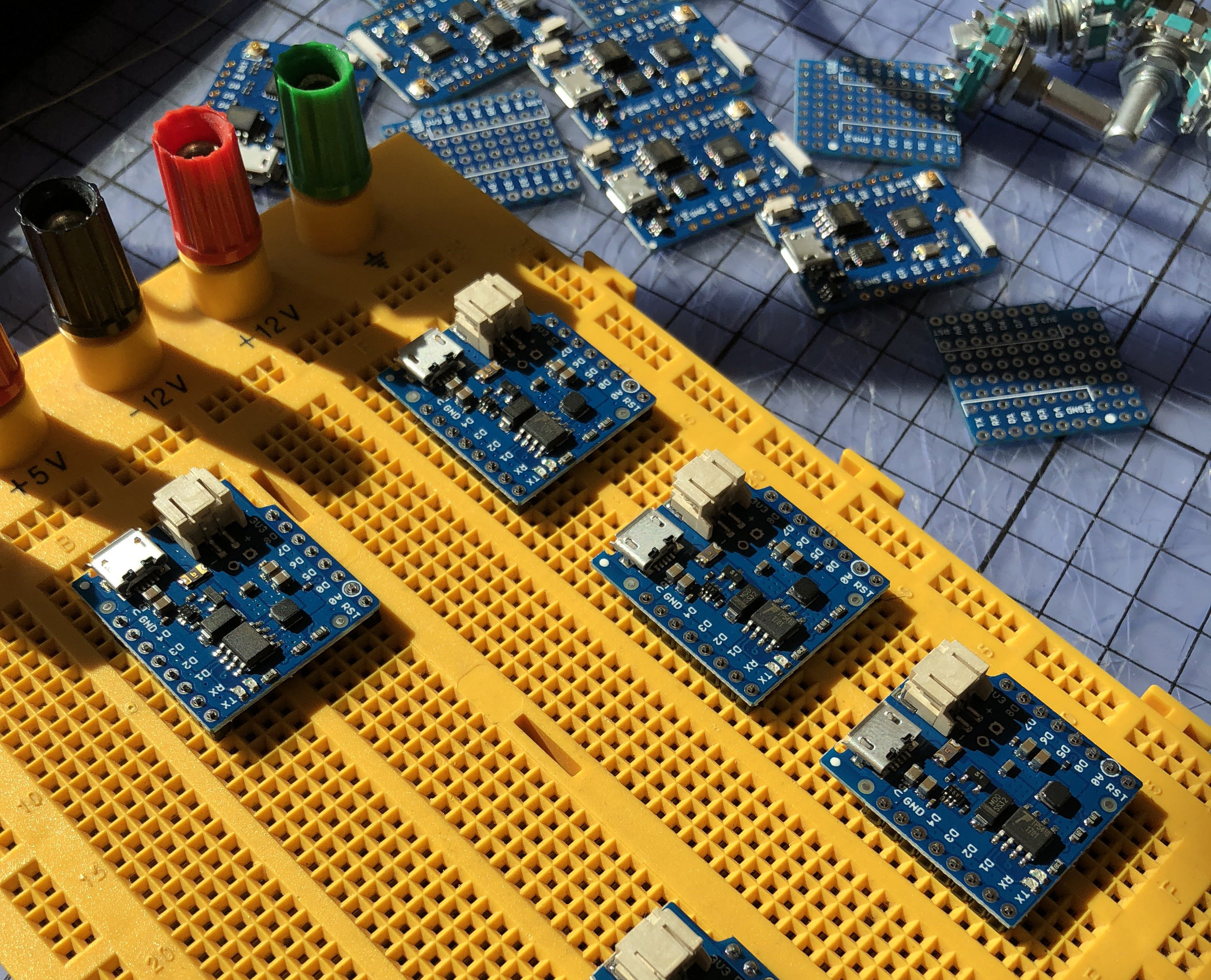 Soldando muchas patitas